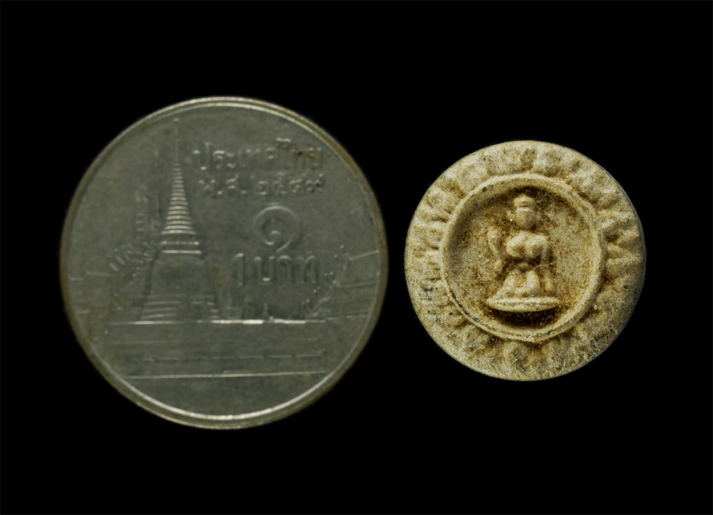 20Jan25 (94)p.jpg - แม่นางกวัก หลวงพ่อประเสริฐ (พระครูถาวรศุภกิจ)วัดหนองเกตุ อ.บ่อทอง จ.ชลบุรี ปี2524 เนื้อผงพุทธคุณ ผงว่าน พระเก่าสวย มวลสารดี น่าเก็บสะสมบูชา#2  | https://kamulet.in.th